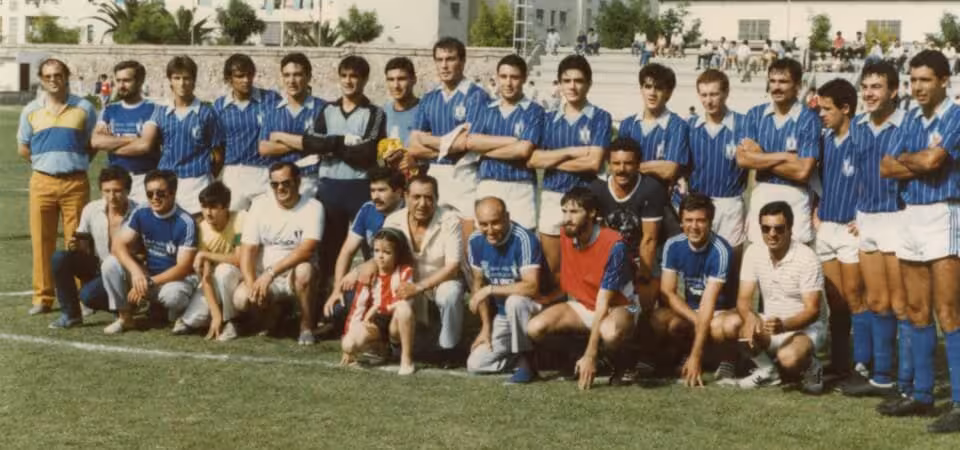 Foto de familia del CD Naval que logró la gran gesta/DOMINGO LÓPEZ CASTIÑEYRAS