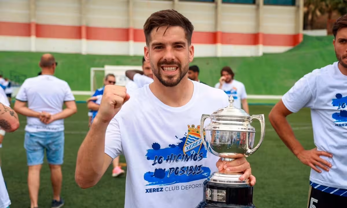 Paco Torres en una imagen de archivo con el club jerezano/XEREZ CD