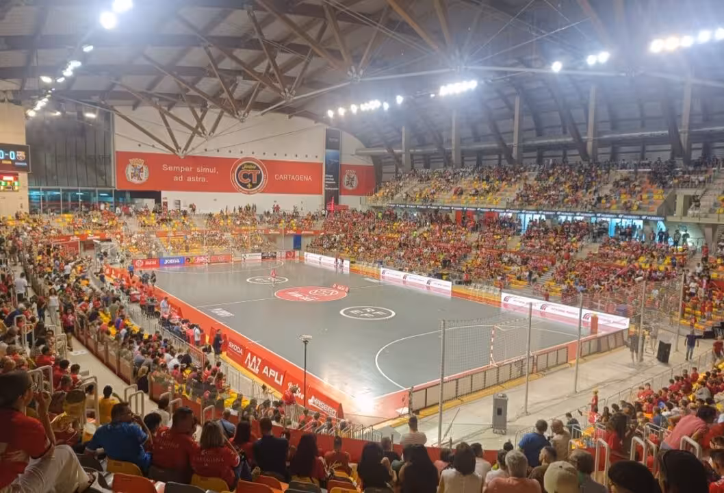 Espectacular ambiente antes de empezar el choque/CARTAGENA DEPORTIVA