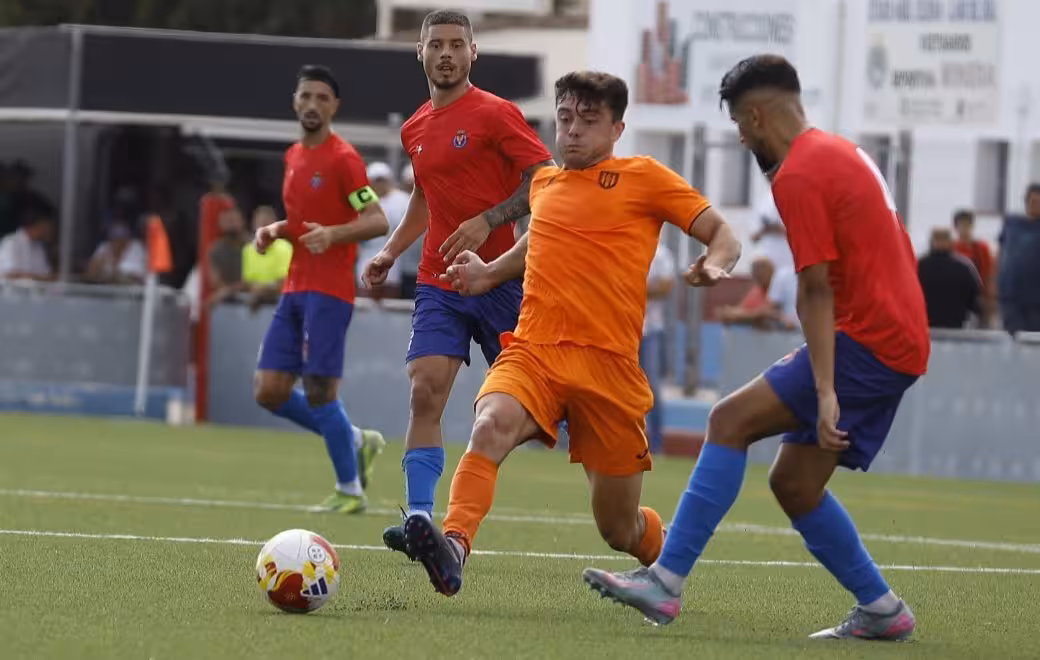 Un lance del encuentro disputado este viernes en el Ángel Celdrán/Foto: ATHLETIC CLUB TORRELLANO