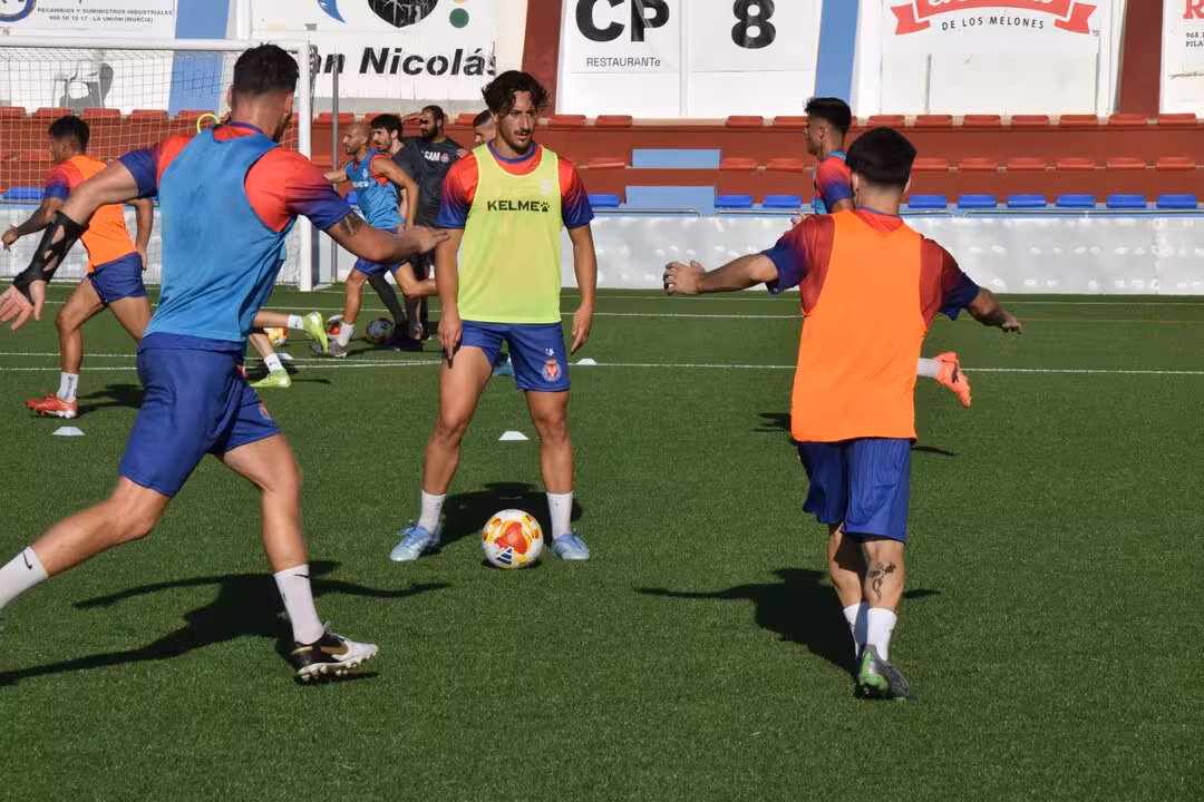 Los jugadores de la Minera, en un entrenamiento reciente/FOTO: DEPORTIVA MINERA