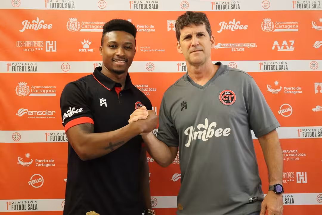 Renato (izda) junto al técnico Duda (dcha)/Foto: JIMBEE CARTAGENA