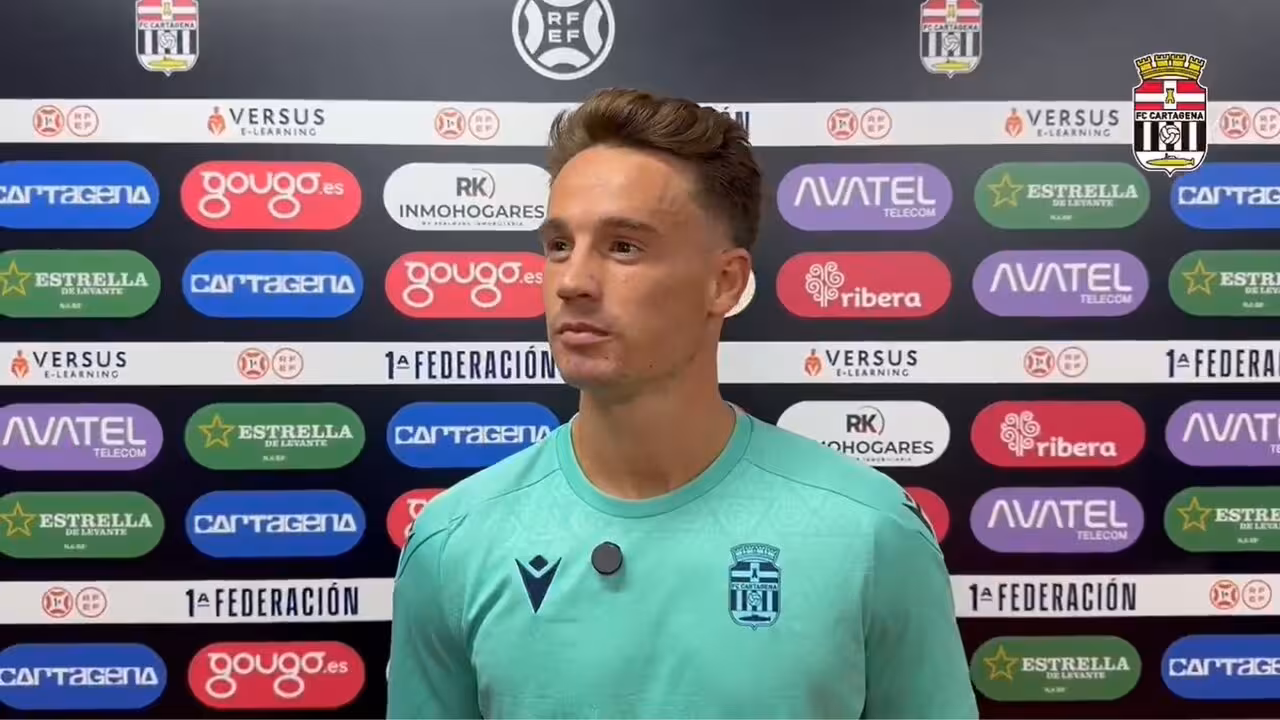 Larrea comparte sus sensaciones tras la victoria albinegra frente al Madrileño/Foto: FCC