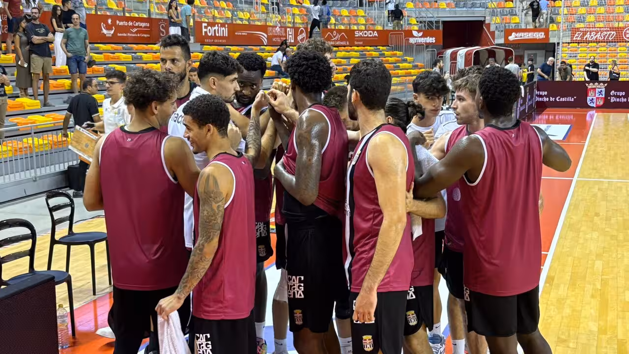 Los pupulios de Félix Alonso buscan una victoria que les devuelva la tranquilidad tras una irregular pretemporada/Foto: CB CARTAGENA