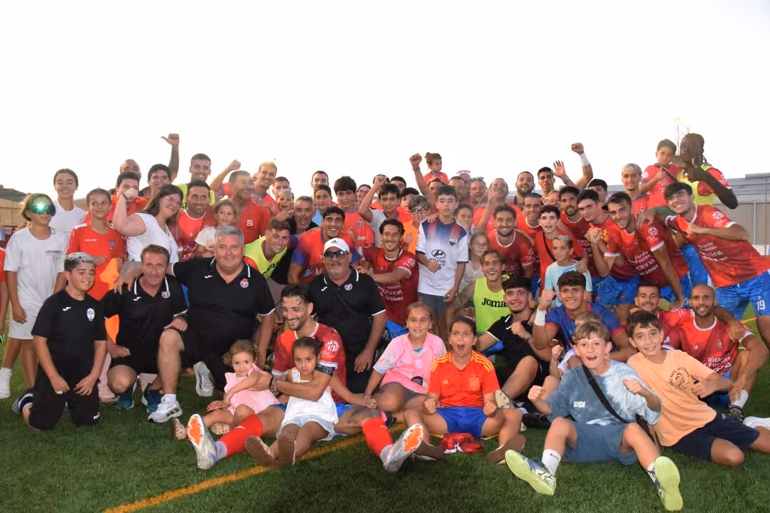 Jornada hist&oacute;rica en el &Aacute;ngel Celdr&aacute;n con el contundente triunfo del equipo minero ante el Molinense/Foto: DEPORTIVA MINERA