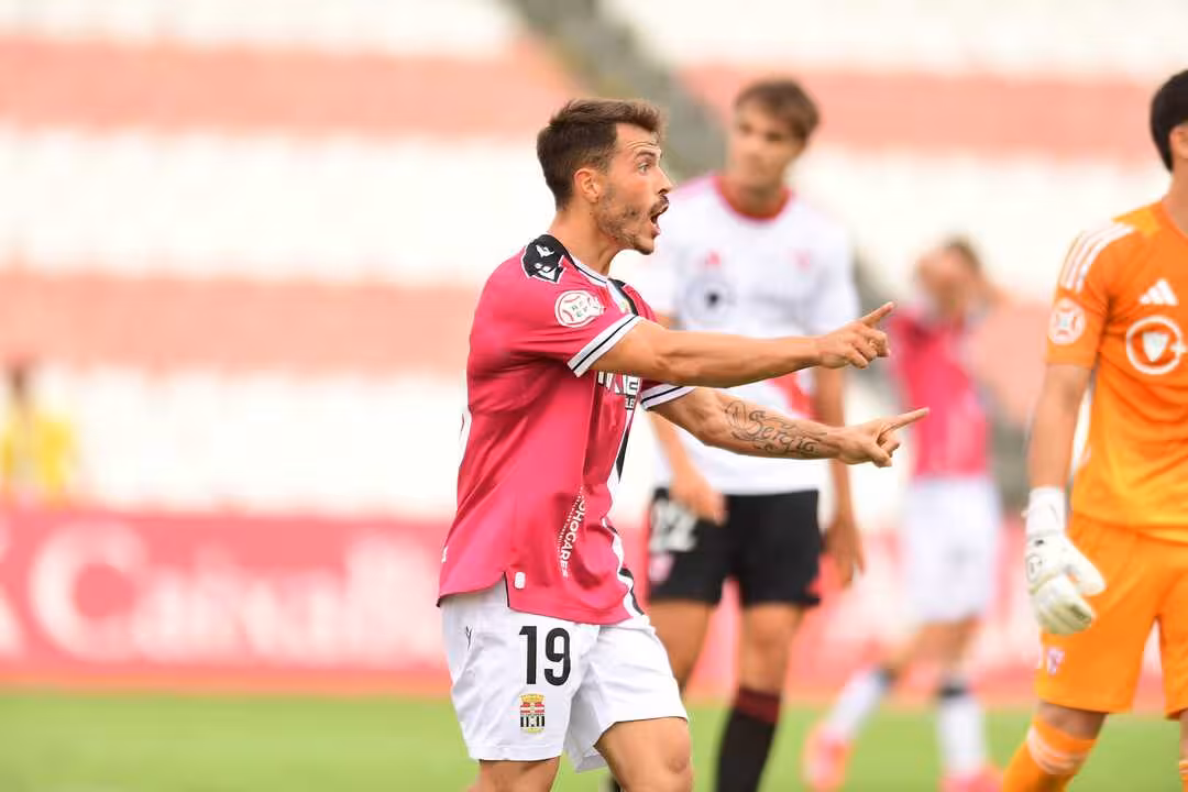 Chiki se lamenta tras marrar una ocasión ante el filial sevillista/Foto: FC CARTAGENA
