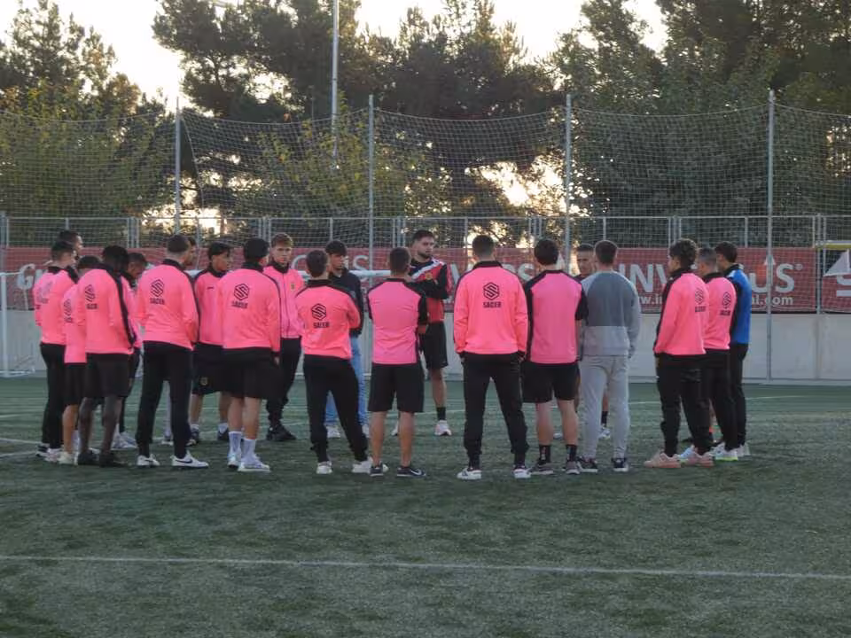 Los jugadores de la Minerva minutos antes de empezar el partido en Murcia/FOTO: SFC MINERVA
