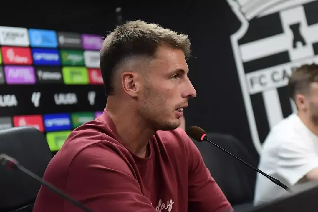 Carlos Calderón, el día de su presentación en sala de prensa/Foto: FC CARTAGENA