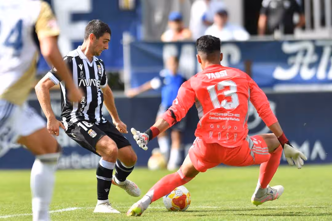Ander Martín falla una clara ocasión en el primer tiempo/Foto: FC CARTAGENA