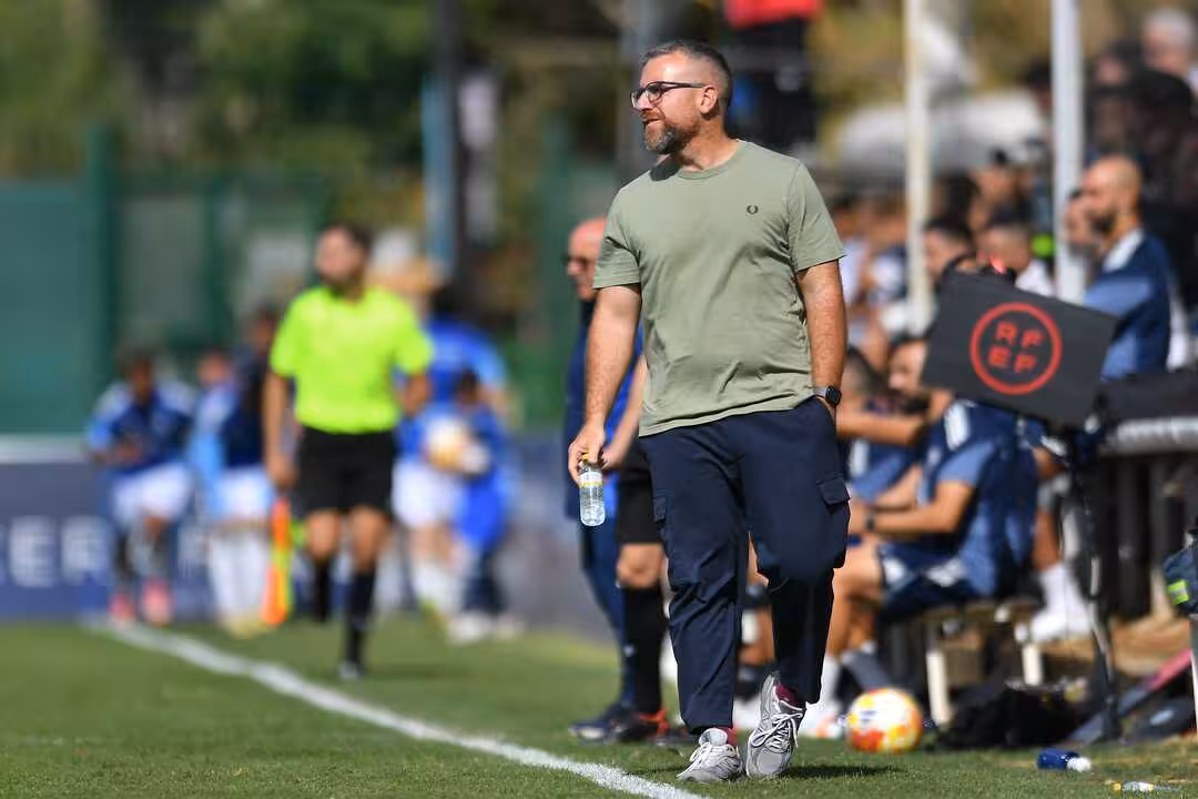 Javi Rey espera que los suyos logren la victoria, aunque avisa de la fortaleza del Puente Genil como local/Foto: FC CARTAGENA