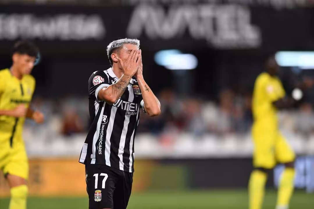 Diego Gómez se lamenta tras marrar una ocasión/Foto: FC CARTAGENA