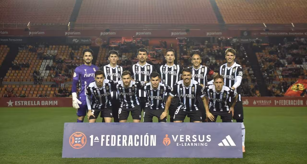 El once alineado por Javi Rey en Tarragona con las novedades de Iv&aacute;n en porter&iacute;a, y de Blasis en el centro del campo/Foto: FC CARTAGENA