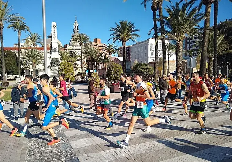 Momento del inicio de la prueba/Foto: Pedro Mart&iacute;nez / AGM (LA VERDAD)