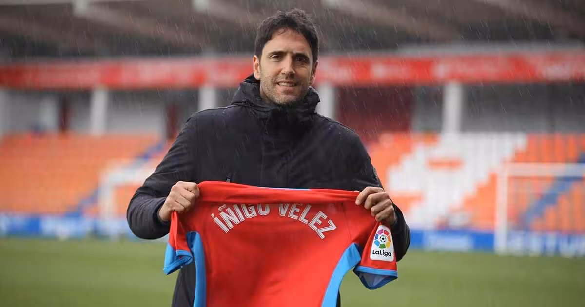 I&ntilde;igo V&eacute;lez en su presentaci&oacute;n con la Ponferradina/Foto: SD PONFERRADINA