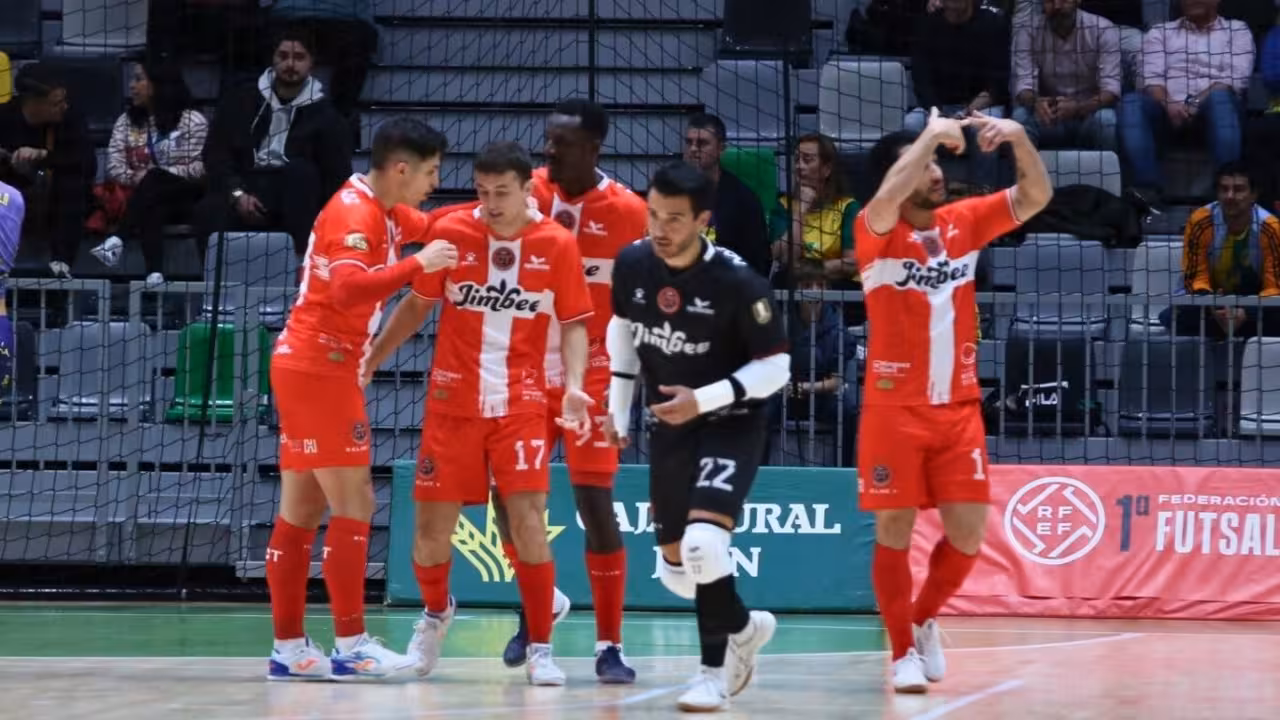 Los jugadores de Jimbee celebran la gran victoria lograda en tierras jienenses/JCT