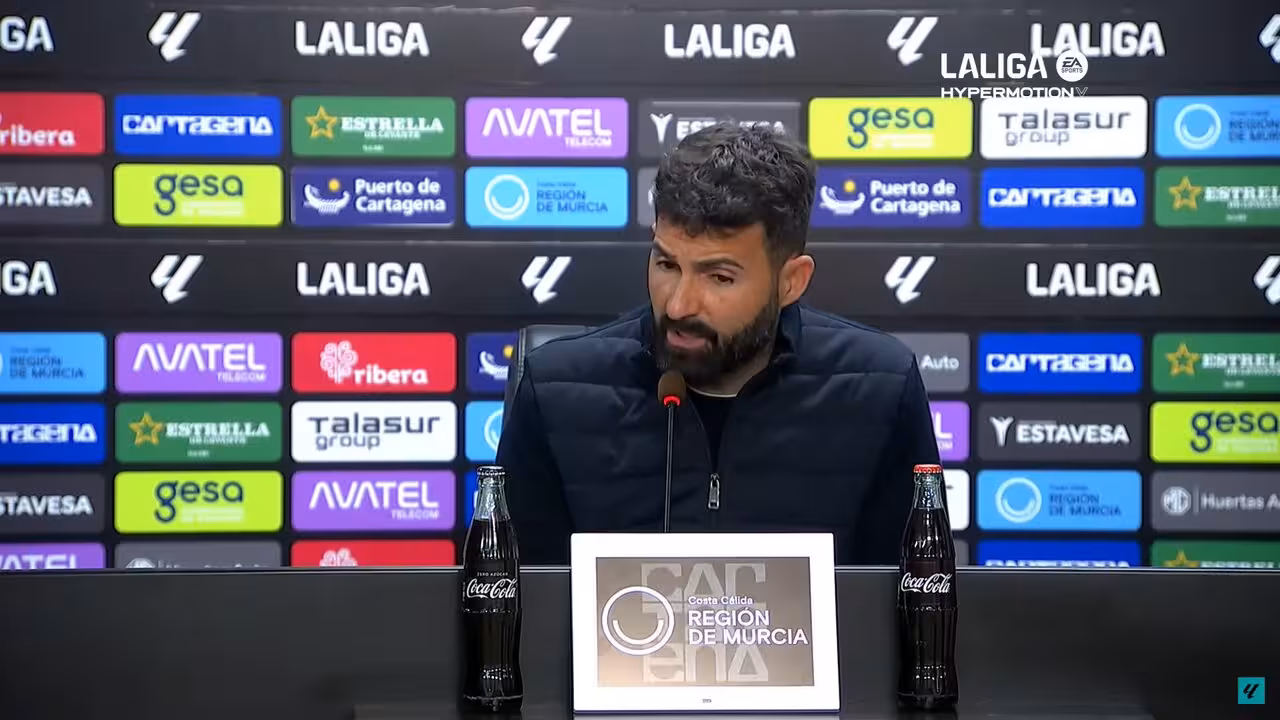 Romo vuelve a quedarse con las ganas de lograr una victoria como técnico albinegro/LA LIGA HYPERMOTION