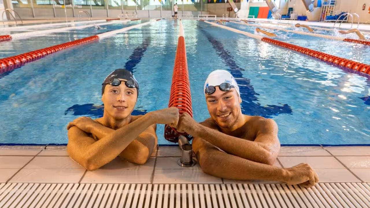 Alejandro Puebla y Alberto Martínez (d), entrenando en la piscina del Palacio de Deportes en una imagen de archivo/CARTAGENA.ES