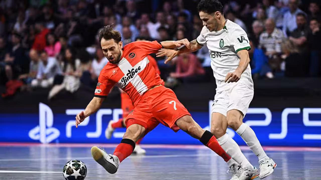 Jimbee Cartagena, esta vez con el rojo habitual en su indumentaria, logró el bronce frente a un buen Sporting/UEFA