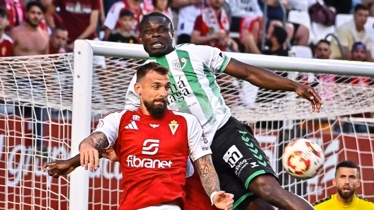 El Murcia tropezó en casa ante el Antequera/RM