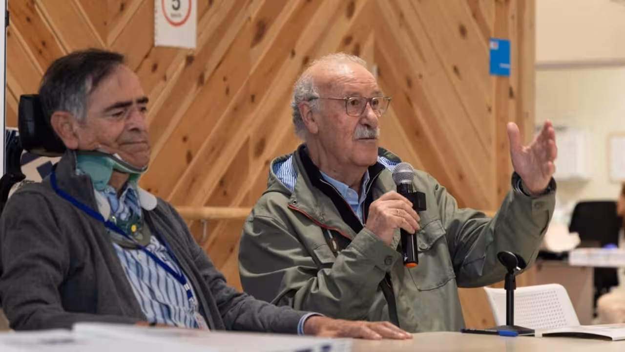 Pérez Durán (izda de la imagen) junto al ex-seleccionador nacional Vicente del Bosque/AVFCC