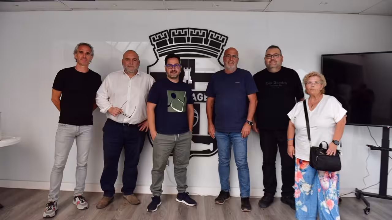 Sívori, Breis y Belmonte a la izda junto a los nueva junta directiva de la FPFCCT con su presidente Eduardo Noguera a la cabeza/FCC