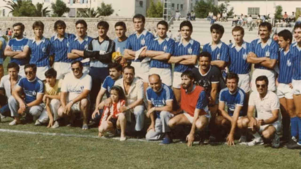 Foto de familia del CD Naval que logró la gran gesta/DOMINGO LÓPEZ CASTIÑEYRAS