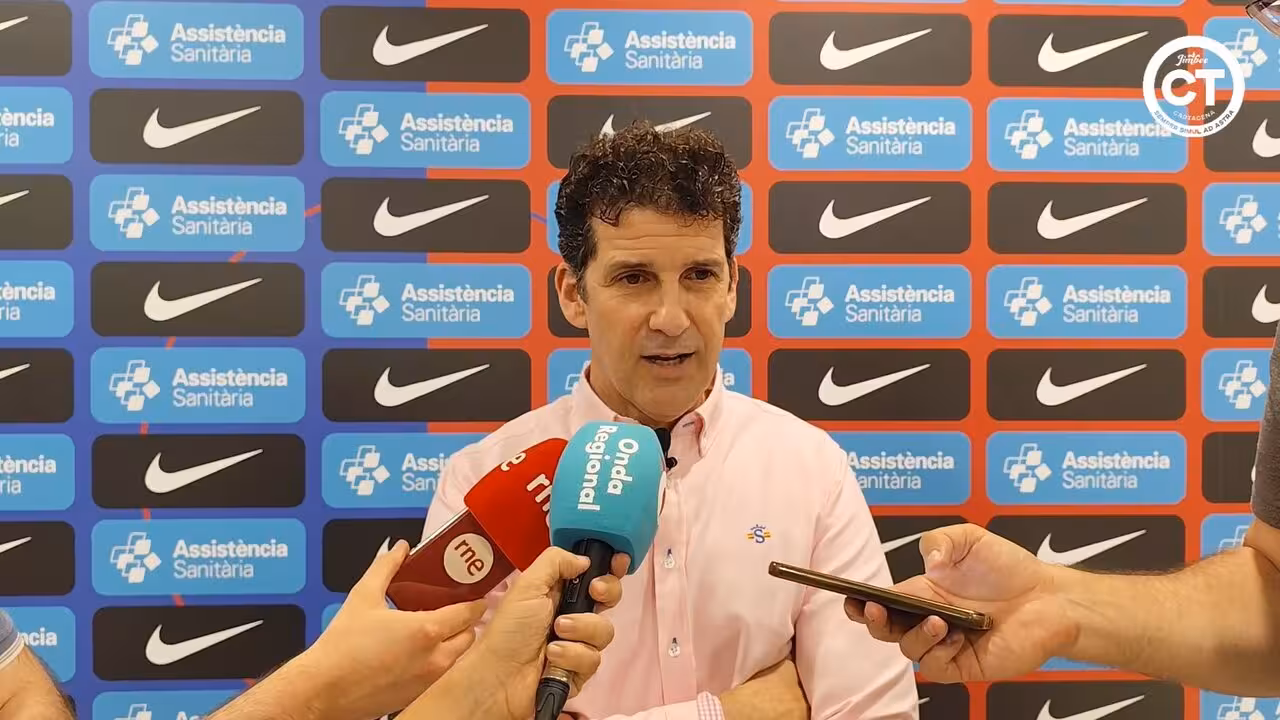 El técnico de Jimbee Cartagena, Duda, lamenta los errores cometidos por su equipo/JCT