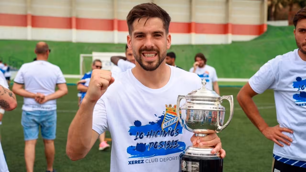 Paco Torres en una imagen de archivo con el club jerezano/XEREZ CD
