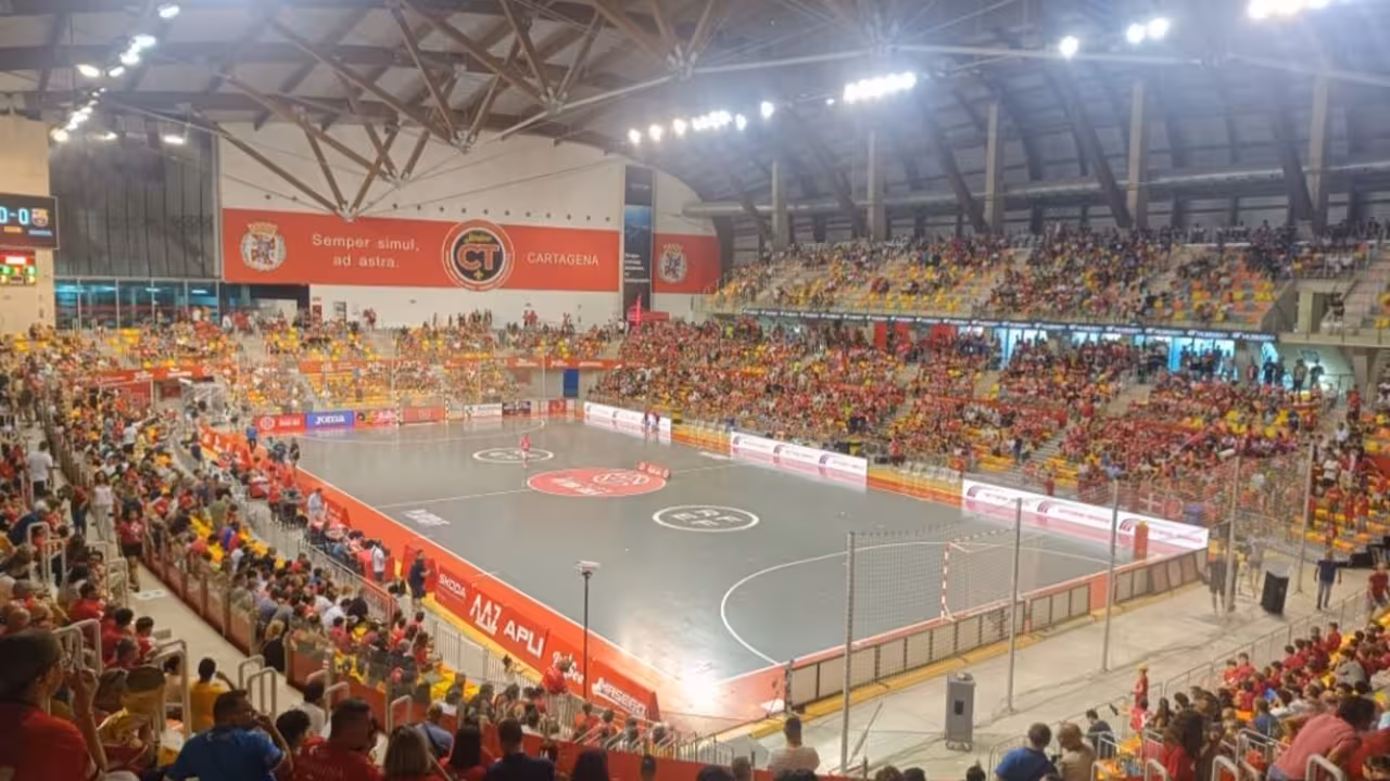 Espectacular ambiente antes de empezar el choque/CARTAGENA DEPORTIVA