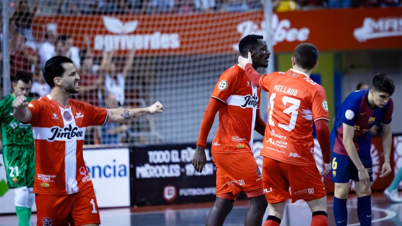 Los locales celebran el 2-1 de Mouhoudine/JCT