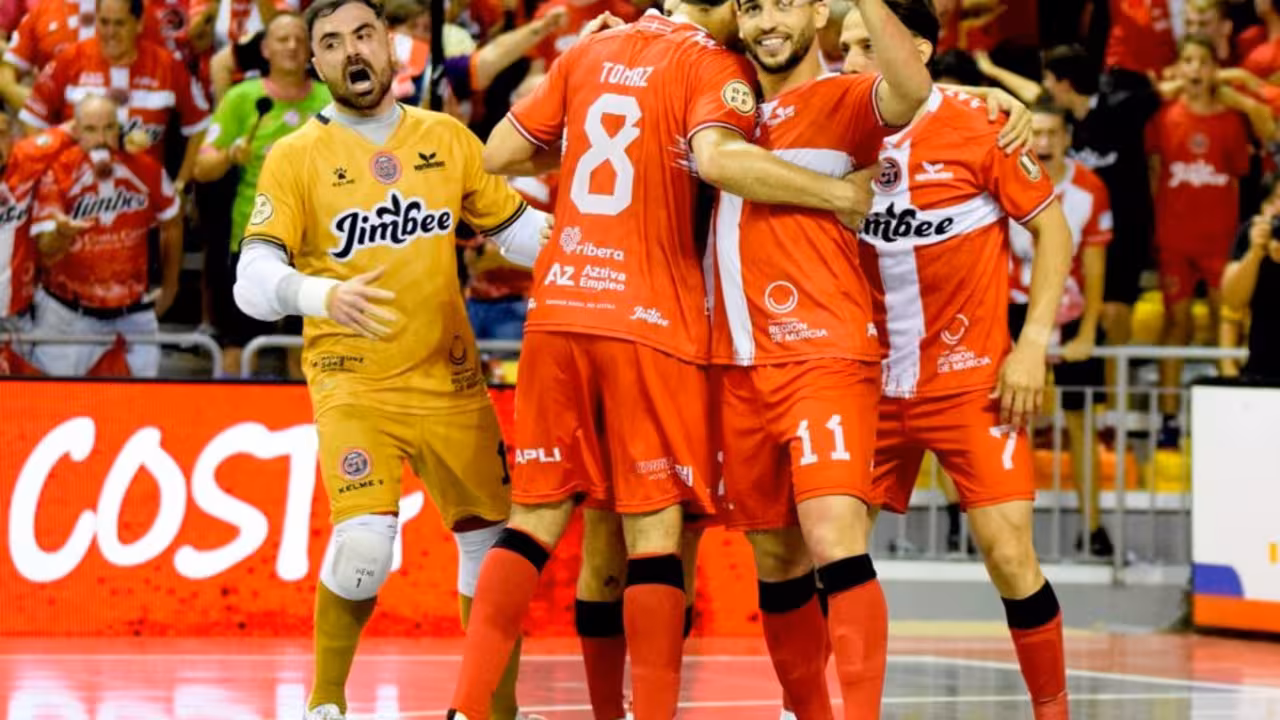 Los jugadores de Jimbee celebran uno de los tantos que le dio el título liguero/JCT