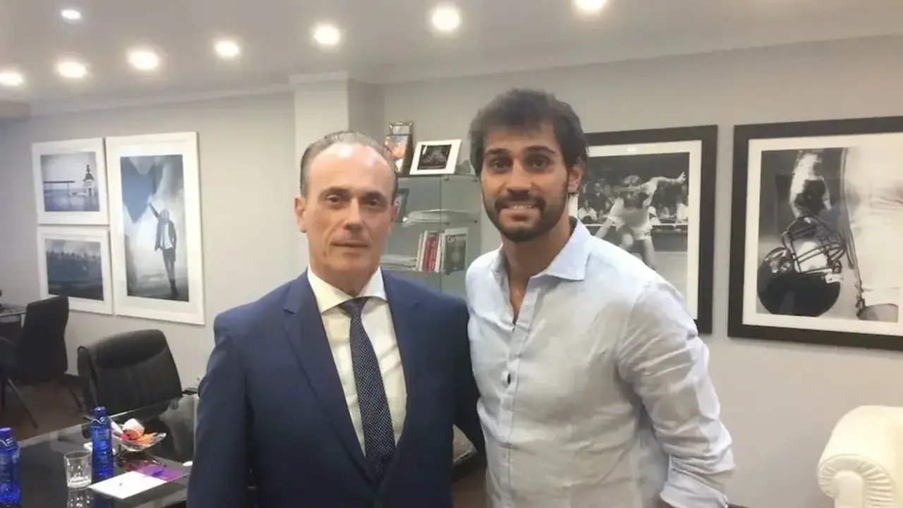 Pedro Arribas (izda) junto a su hijo/FOTO: RAYO MAJADAHONDA