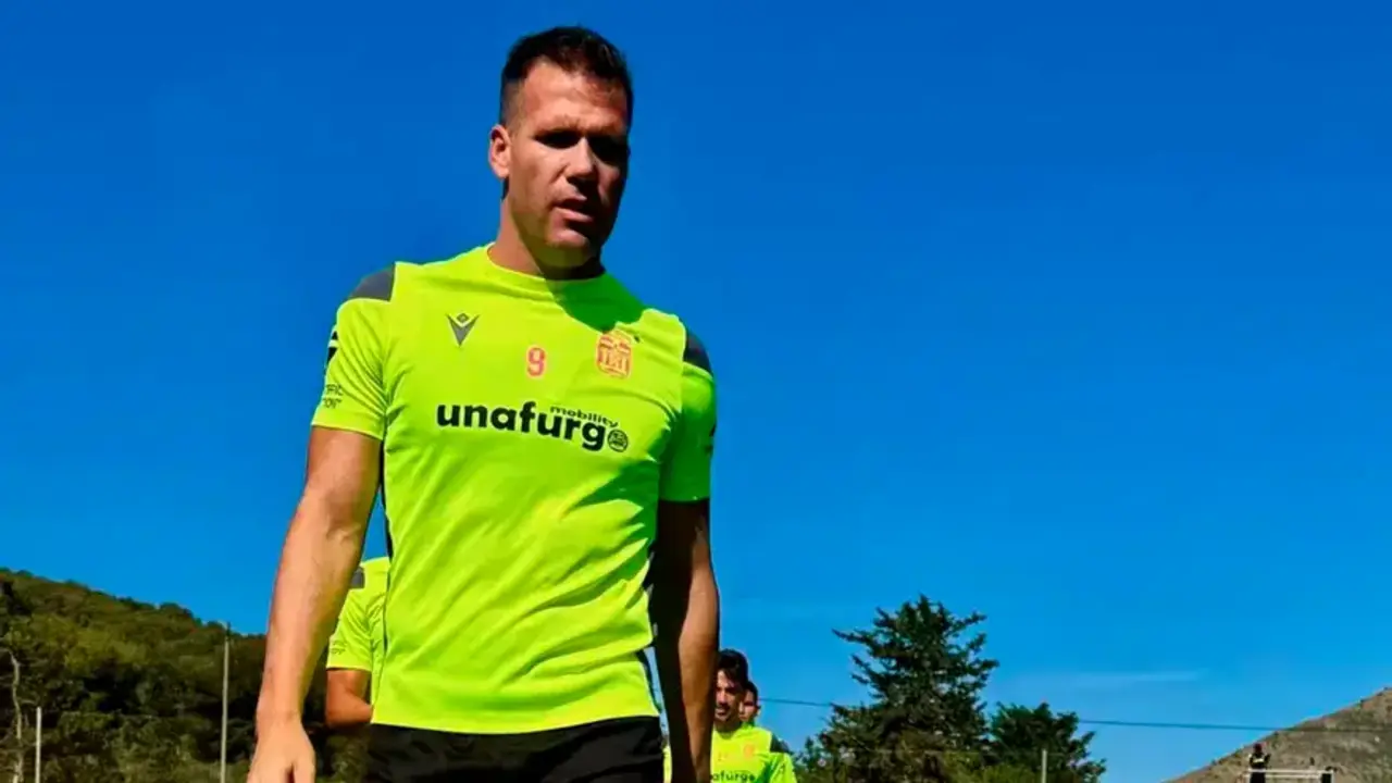 Alfredo Ortuño, en un entrenamiento de la pasada temporada, será una de las pocas caras conocidas para la nueva temporada/FCC