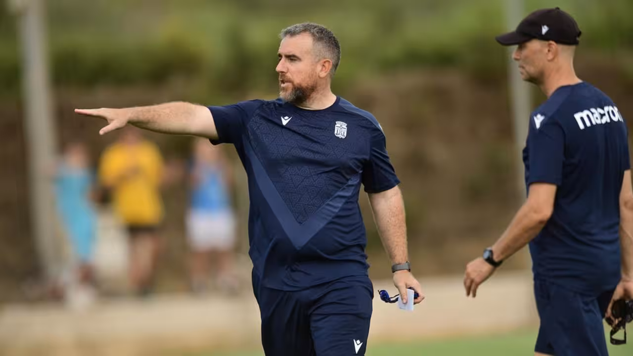 Javi Rey en uno de sus primeros entrenamientos como técnico albinegro/Foto: FCC