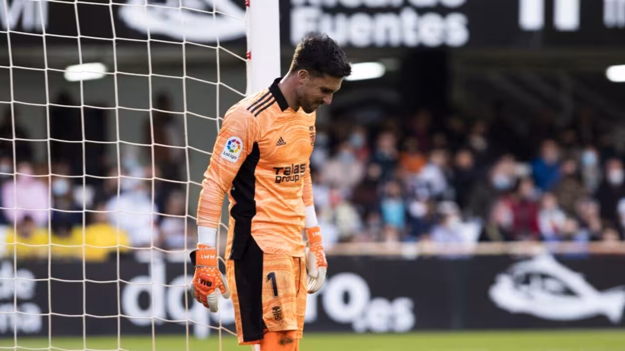 Marc Martínez durante un partido vistiendo la elástica albinegra en Segunda División/Foto: PASCU MÉNDEZ