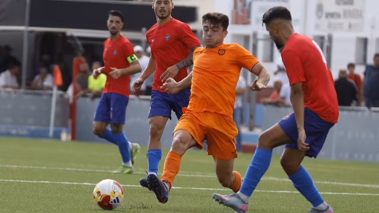 Un lance del encuentro disputado este viernes en el Ángel Celdrán/Foto: ATHLETIC CLUB TORRELLANO