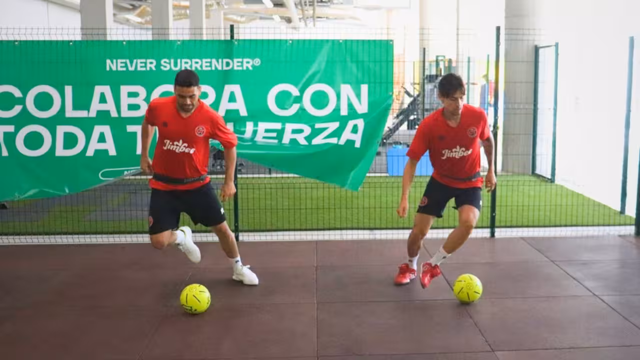 Los jugadores meloneros entrenan una sesión con balón este martes/Foto: JIMBEE CARTAGENA