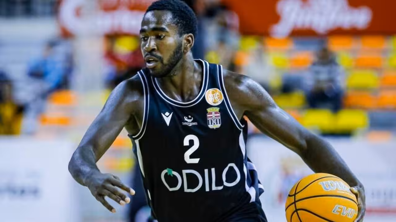Garuba, en una imagen de archivo, ha sido uno de los nombres del verano tras renovar con el equipo cartagenero/Foto: CB Cartagena