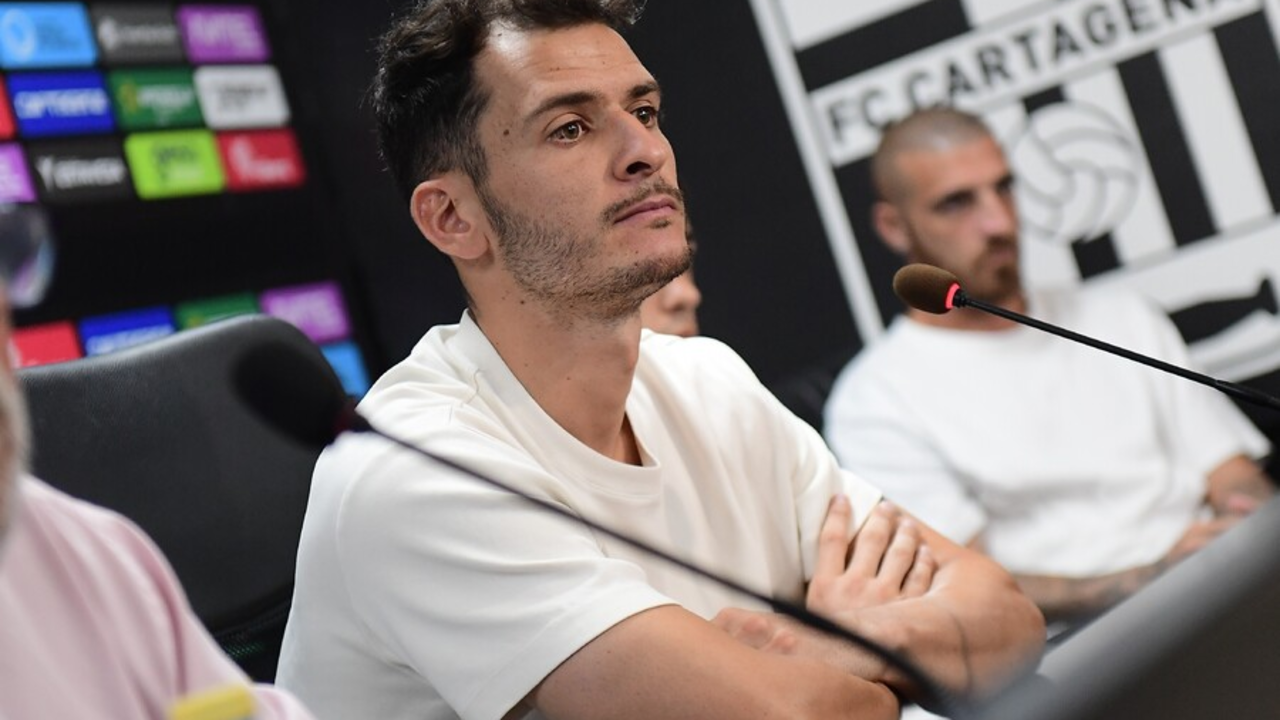 Chuca en su presentación oficial como jugador albinegro/Foto: FC CARTAGENA