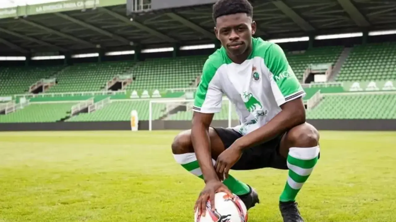 Suleiman Cámara con la camiseta del Racing de Santander/Foto: EL DIARIO MONTAÑÉS