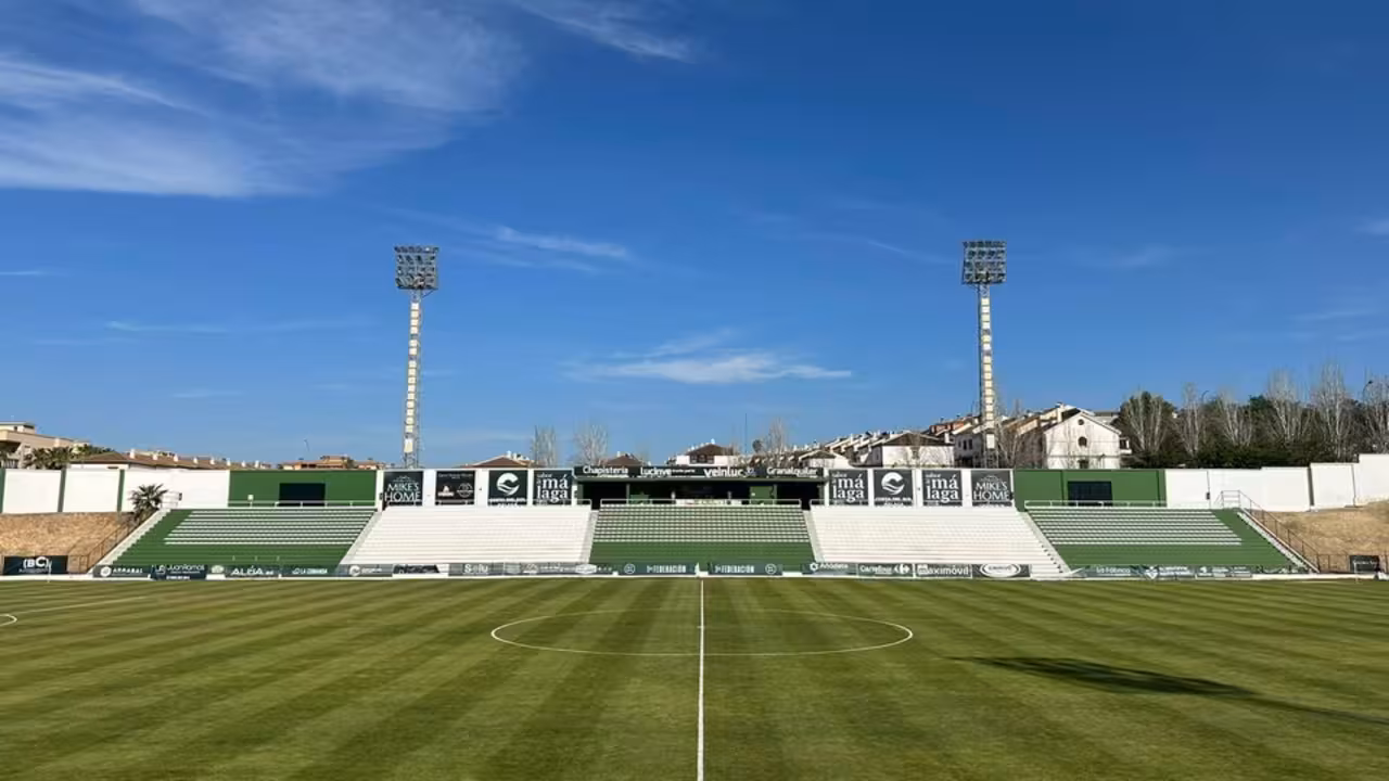 Estadio El Mauli, escenario del debut liguero del FCC en Primera RFEF/FOTO: ANTEQUERA CF