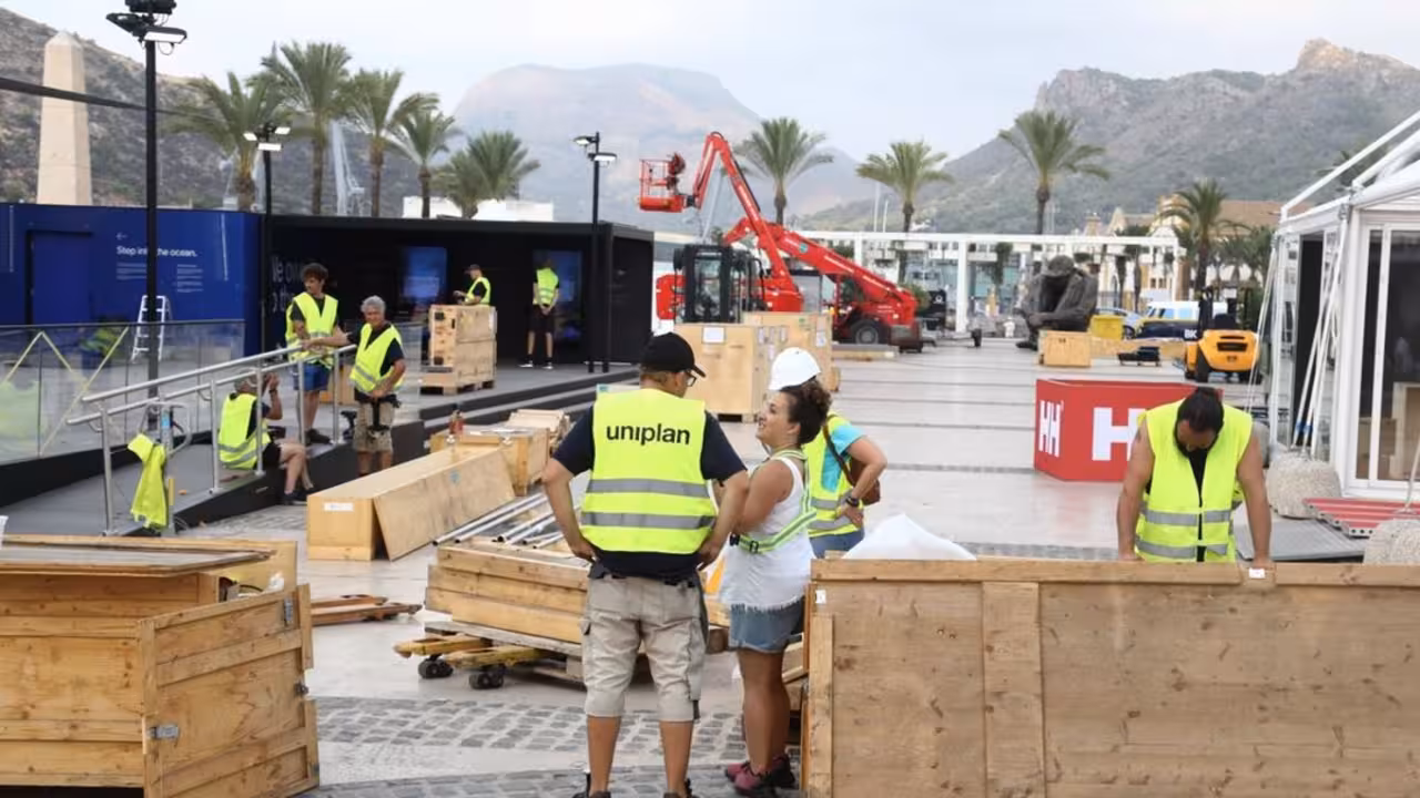 Montaje de las instalaciones en el puerto de la Ocean Race Europe 2025/Foto: CARTAGENA.ES