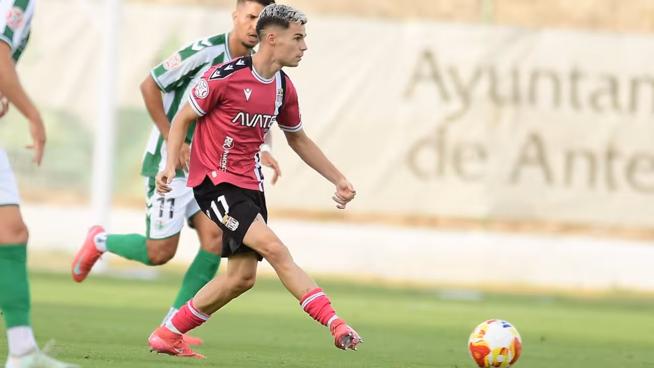 Luismi Redondo, ante su ex-equipo, uno de los jugadores más destacados de los de Javi Rey/Foto: FC CARTAGENA