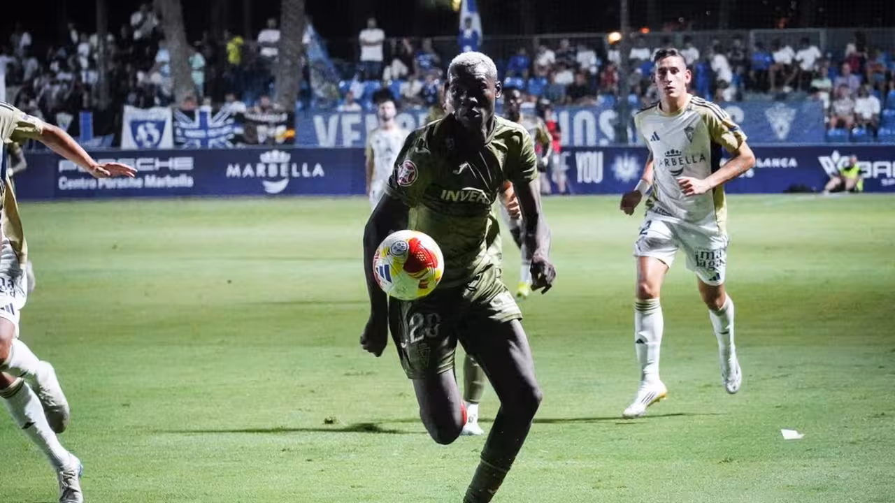 El Murcia no supo aprovechar el tanto tempranero de Ekain y se fue de vacío de Marbella/Foto: REAL MURCIA