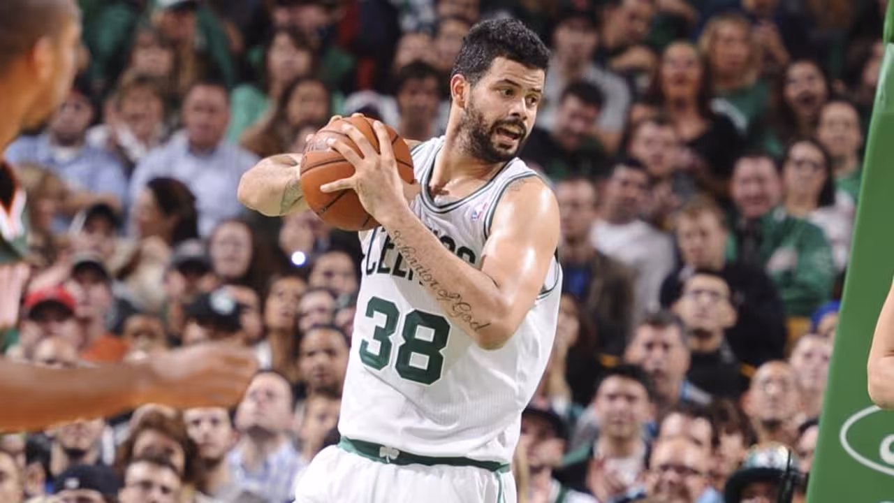 Faverani en su etapa en Boston Celtics/Foto: GIGANTES DEL BASKET