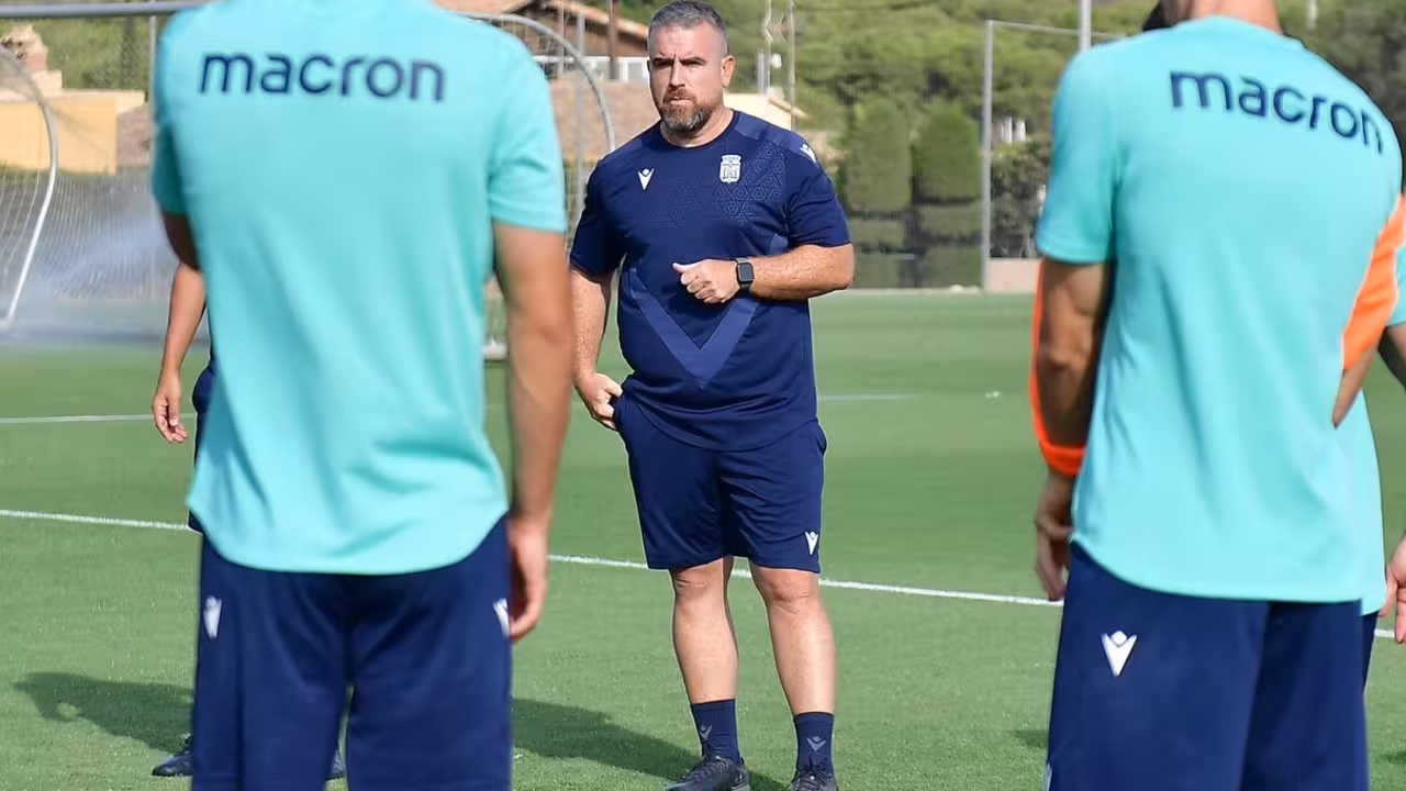 Javi Rey, en el centro de la imagen, en un entrenamiento de esta semana en la ciudad deportiva/Foto: FC CARTAGENA