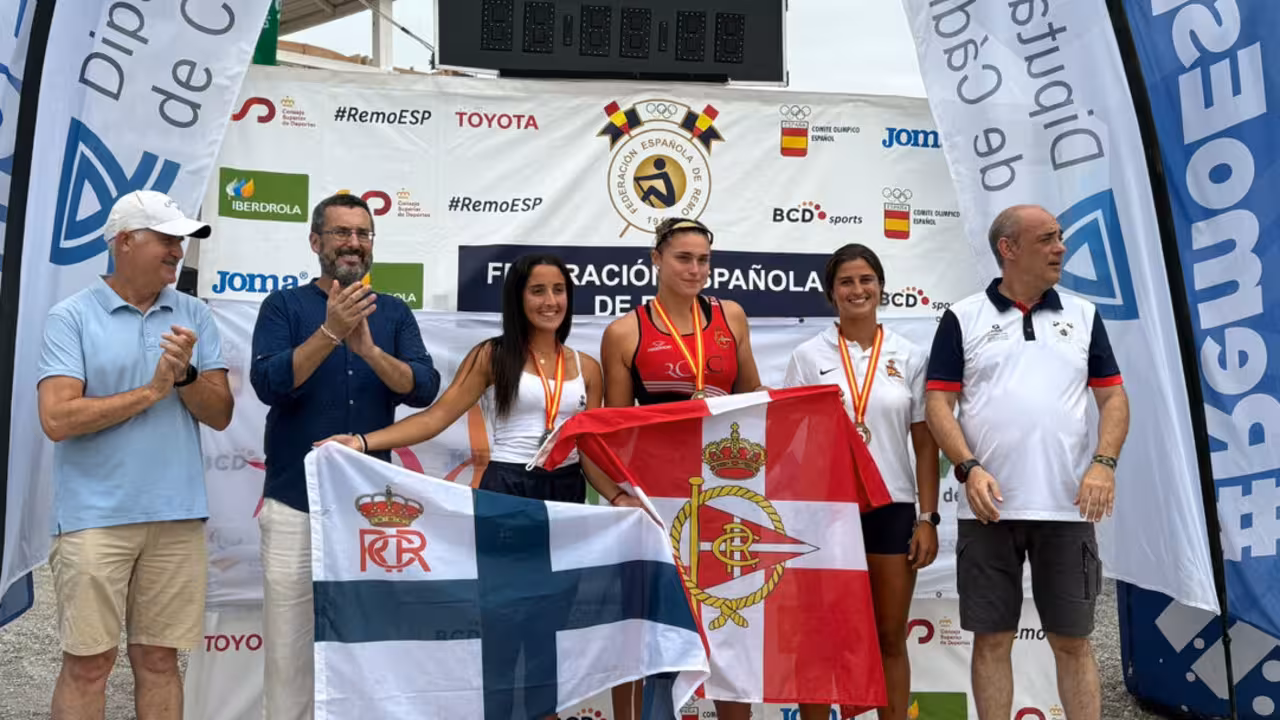 La cartagenera María Ángeles Macián consigue le oro en el Campeonato de España de Remo Beach Sprint 2025/Foto: CARTAGENA.ES