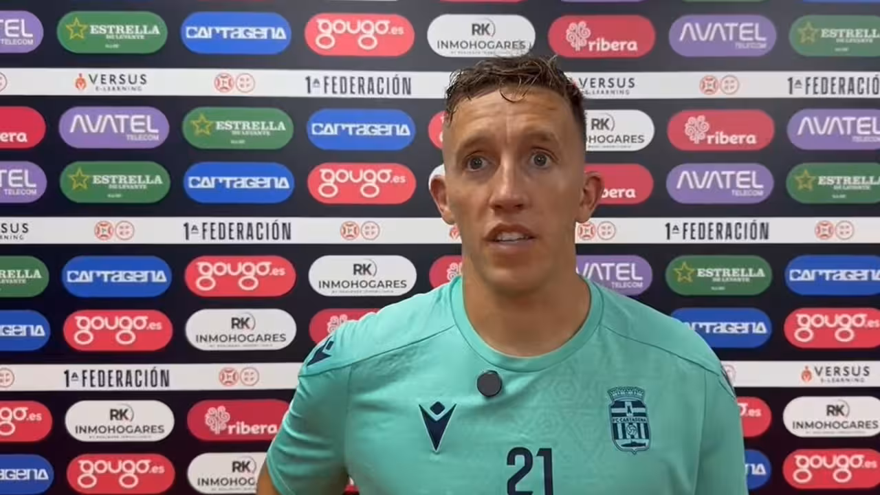 De Blasis habla en zona mixta tras anotar el tanto de la victoria del equipo albinegro ante el Hércules/Foto: FC CARTAGENA