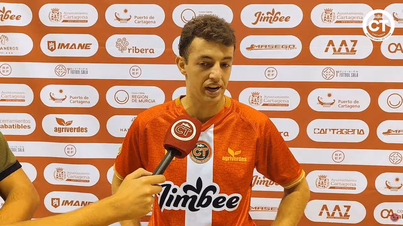 Gon Castejón habla para los medios tras el encuentro ante el Alzira/Foto: JCT