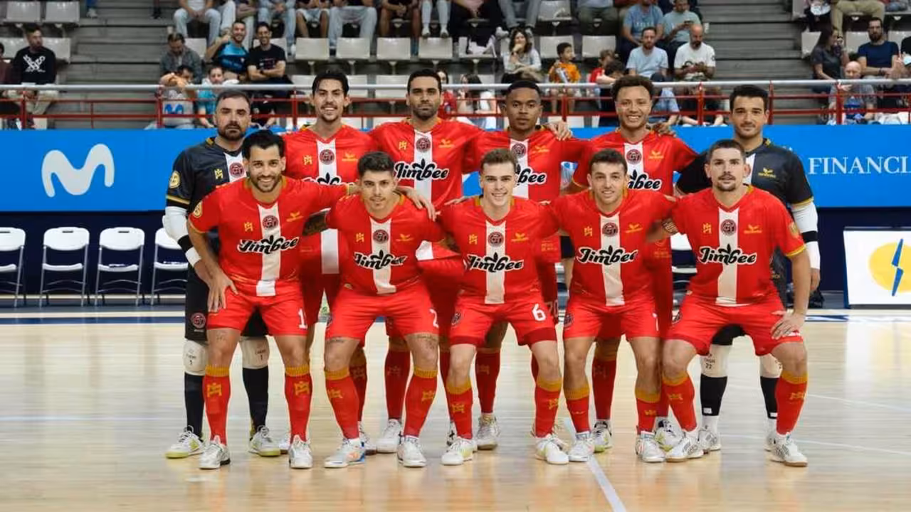 Los jugadores de Jimbee Cartagena posan antes de empezar el encuentro/Foto: JIMBEE CARTAGENA